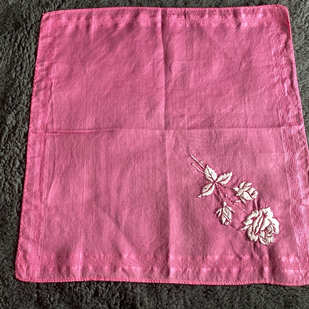 VTG  Pretty  Dark Pink Handkerchief  w/Satin Stitch White Rose  10.5x11
